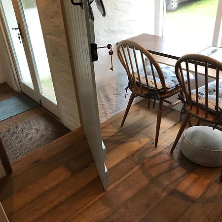 Tiny Cosy Snug Apartment Manorowen ภายนอก รูปภาพ