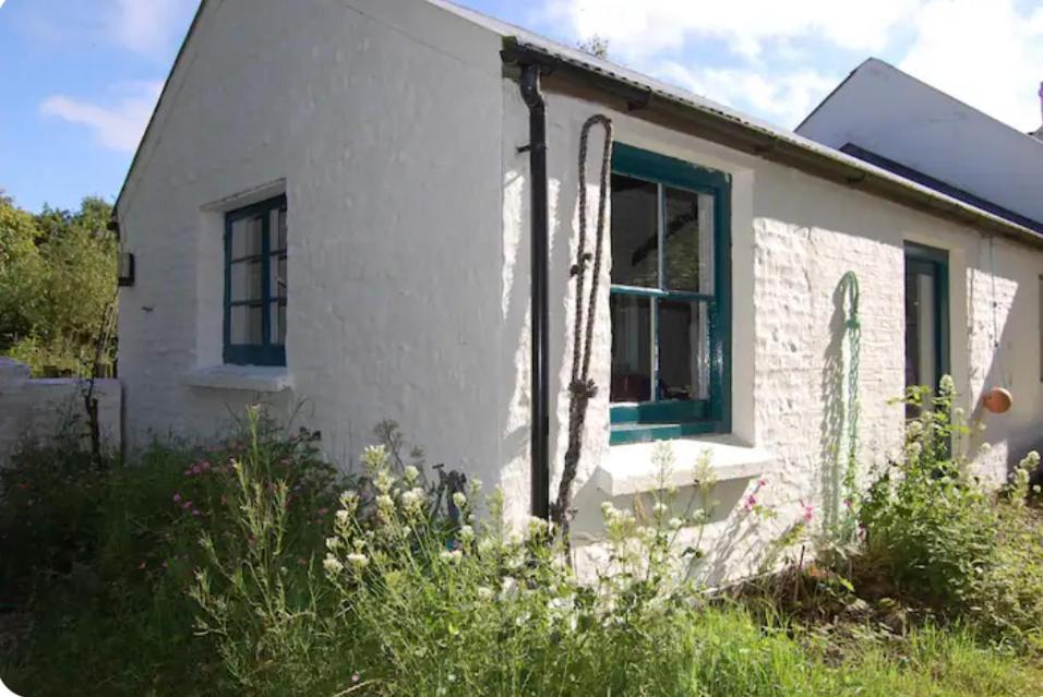 Tiny Cosy Snug Apartment Manorowen ภายนอก รูปภาพ