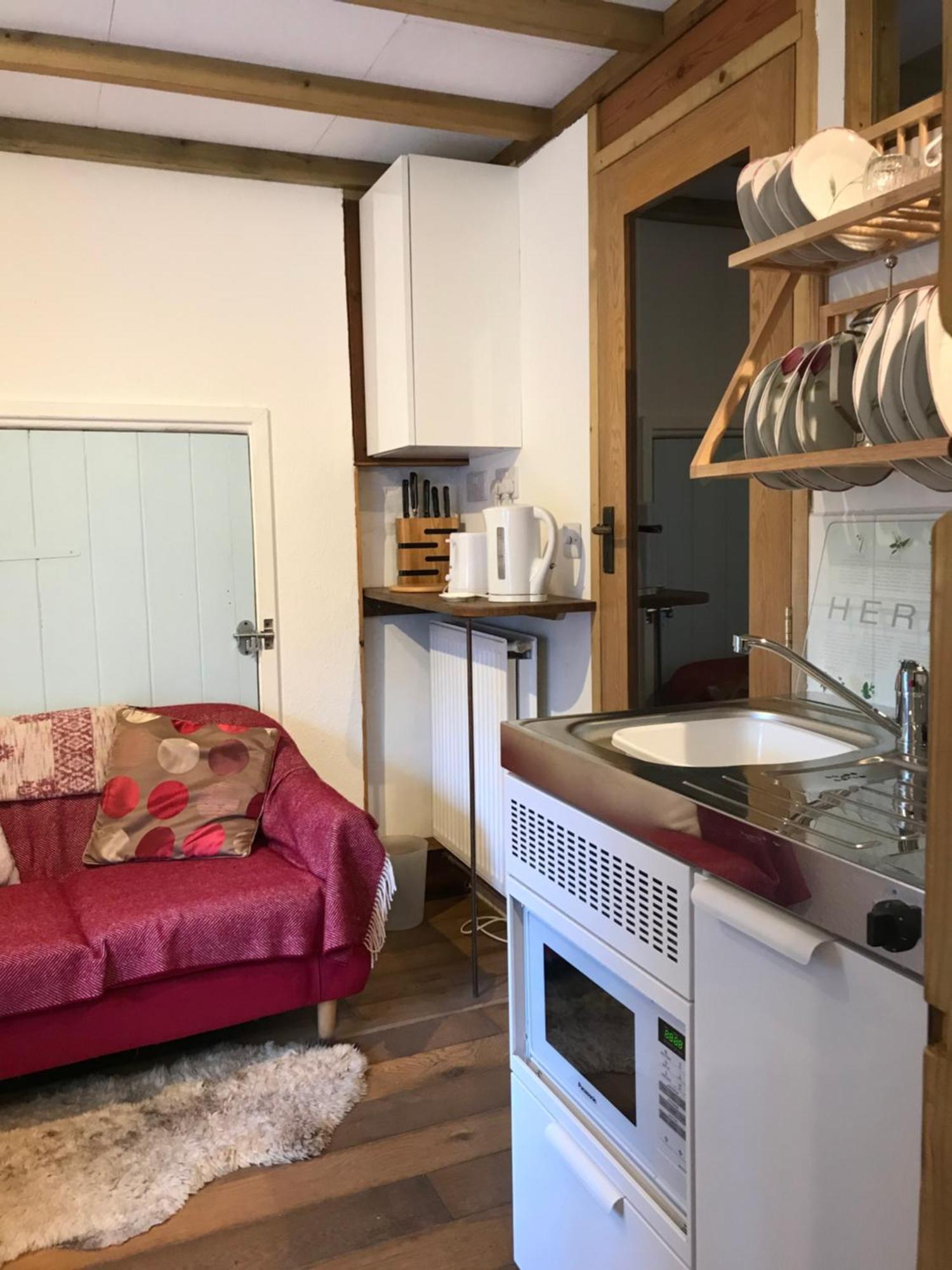 Tiny Cosy Snug Apartment Manorowen ภายนอก รูปภาพ