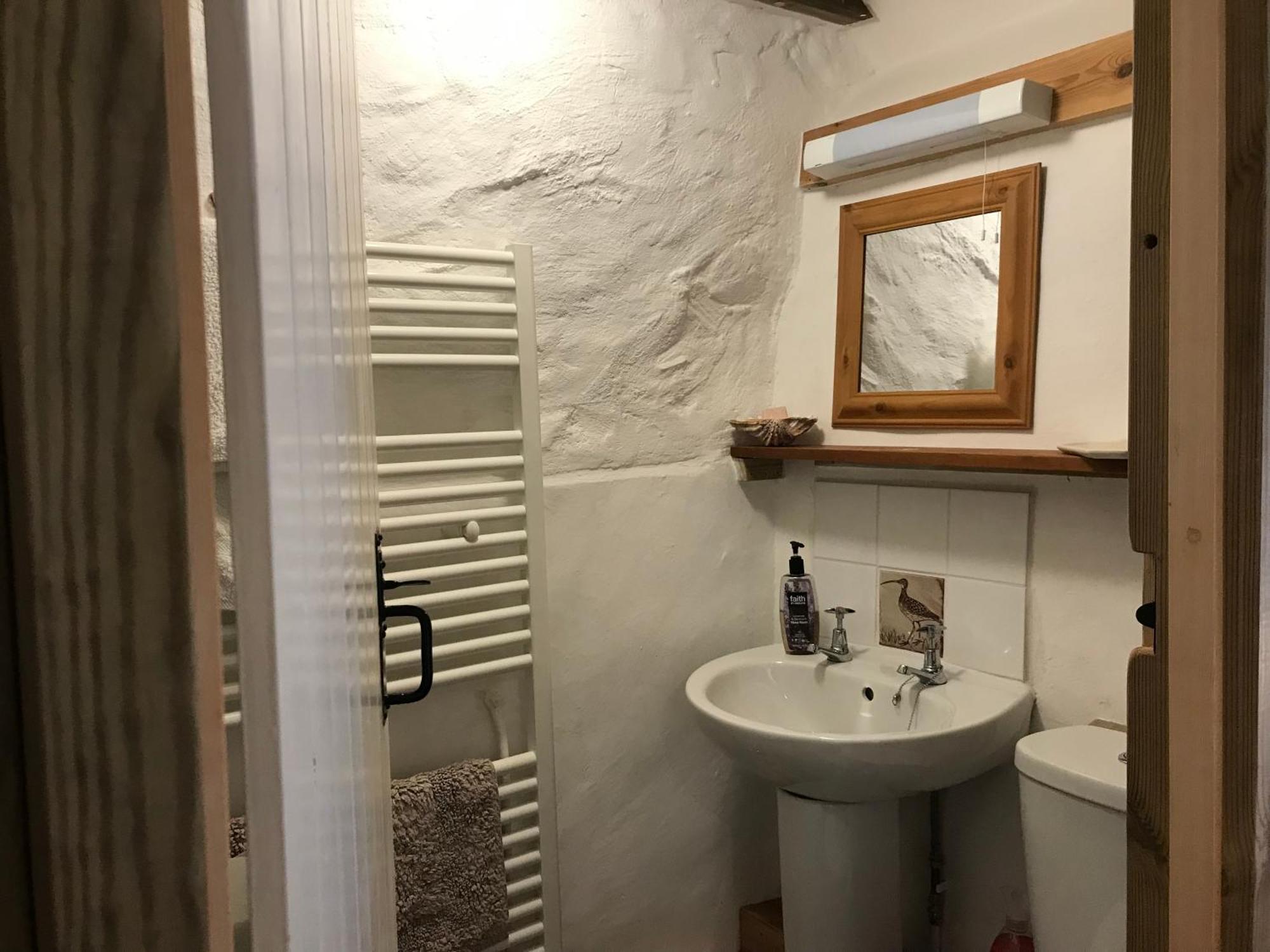 Tiny Cosy Snug Apartment Manorowen ภายนอก รูปภาพ