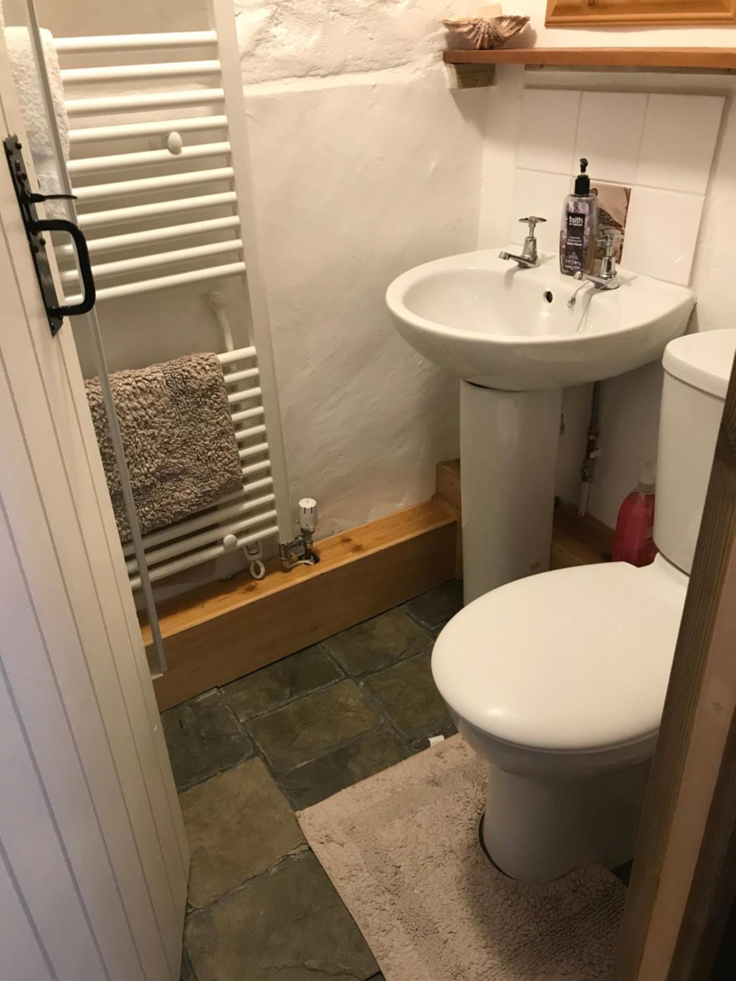 Tiny Cosy Snug Apartment Manorowen ภายนอก รูปภาพ