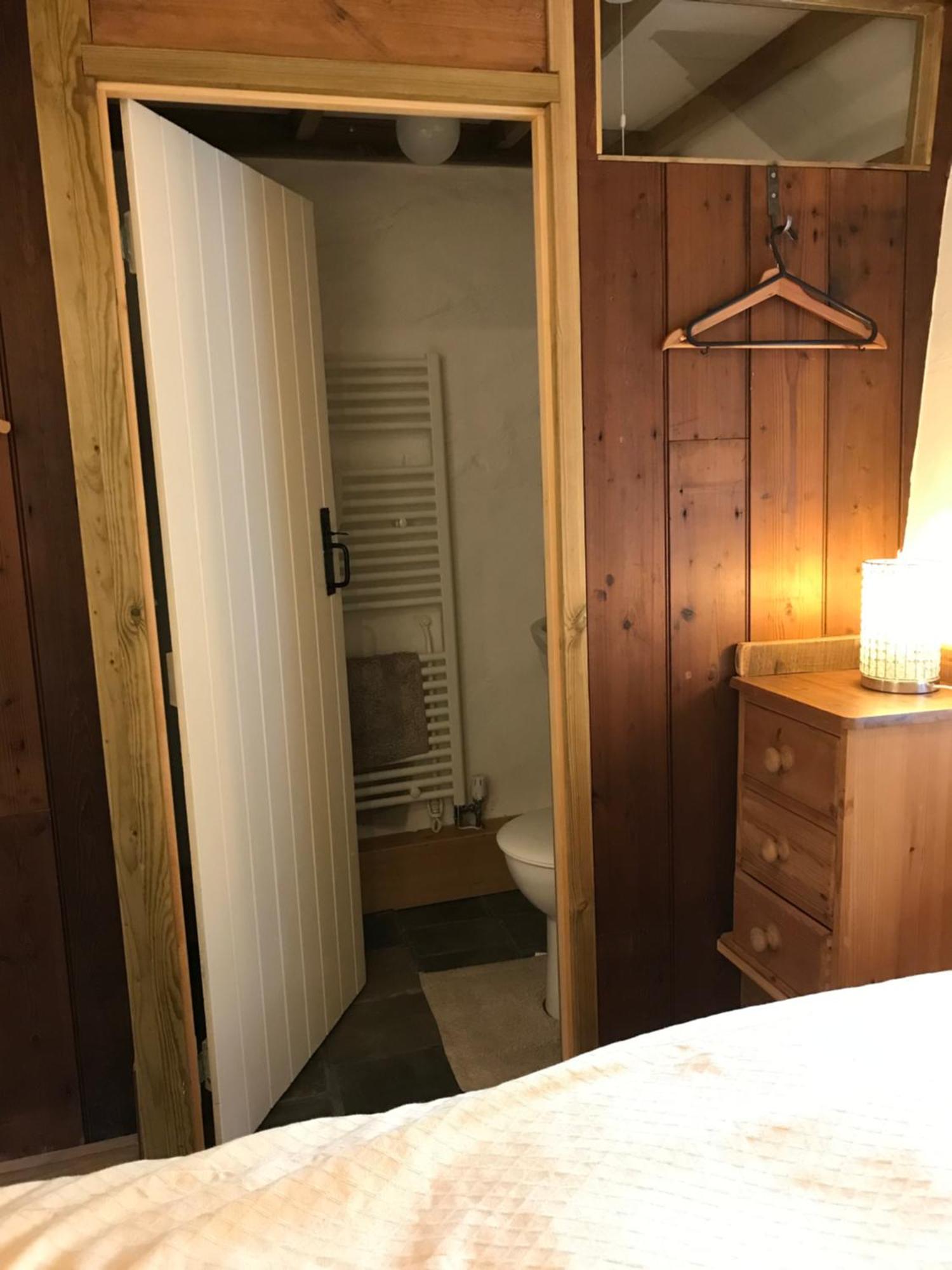 Tiny Cosy Snug Apartment Manorowen ภายนอก รูปภาพ