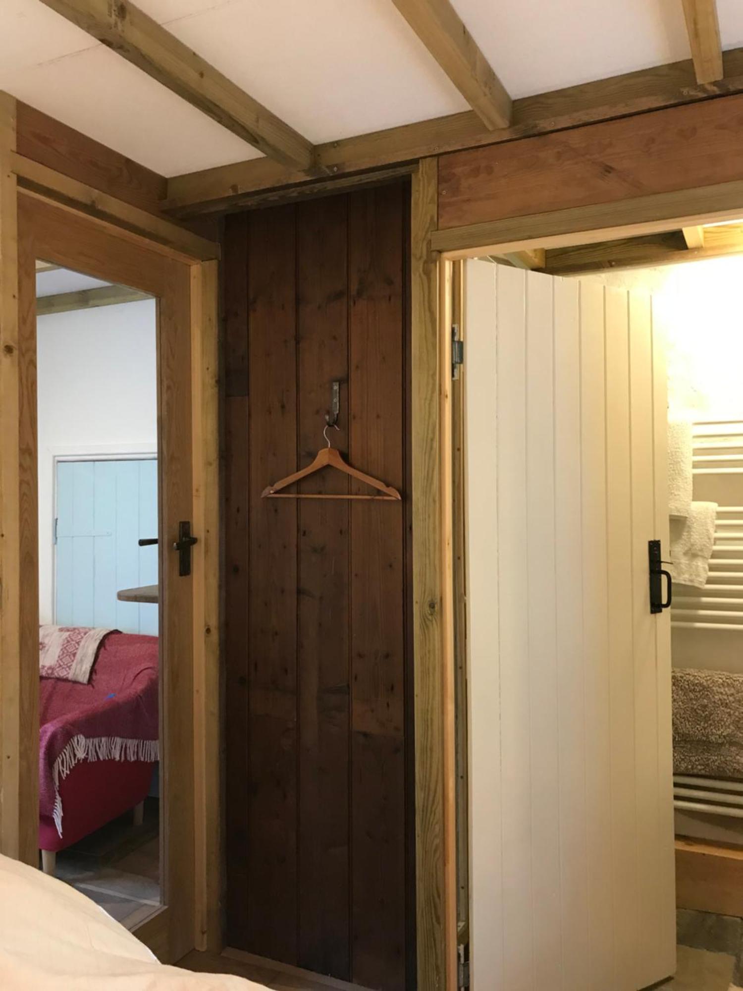 Tiny Cosy Snug Apartment Manorowen ภายนอก รูปภาพ
